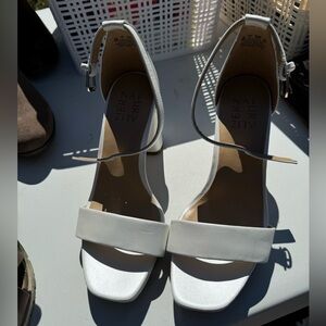 NWOT Naturalizer White Heels size 6.5M